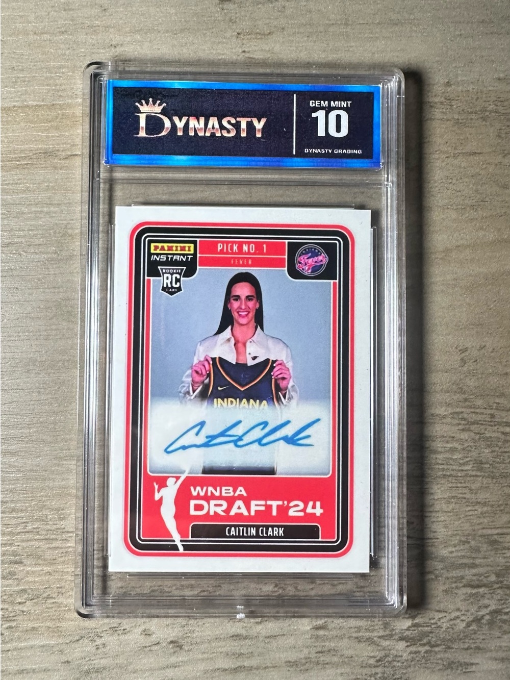 Caitlin Clark Signed Rookie 2024 Panini Instant #DN-1 Gem Mint 10 Novelty Card